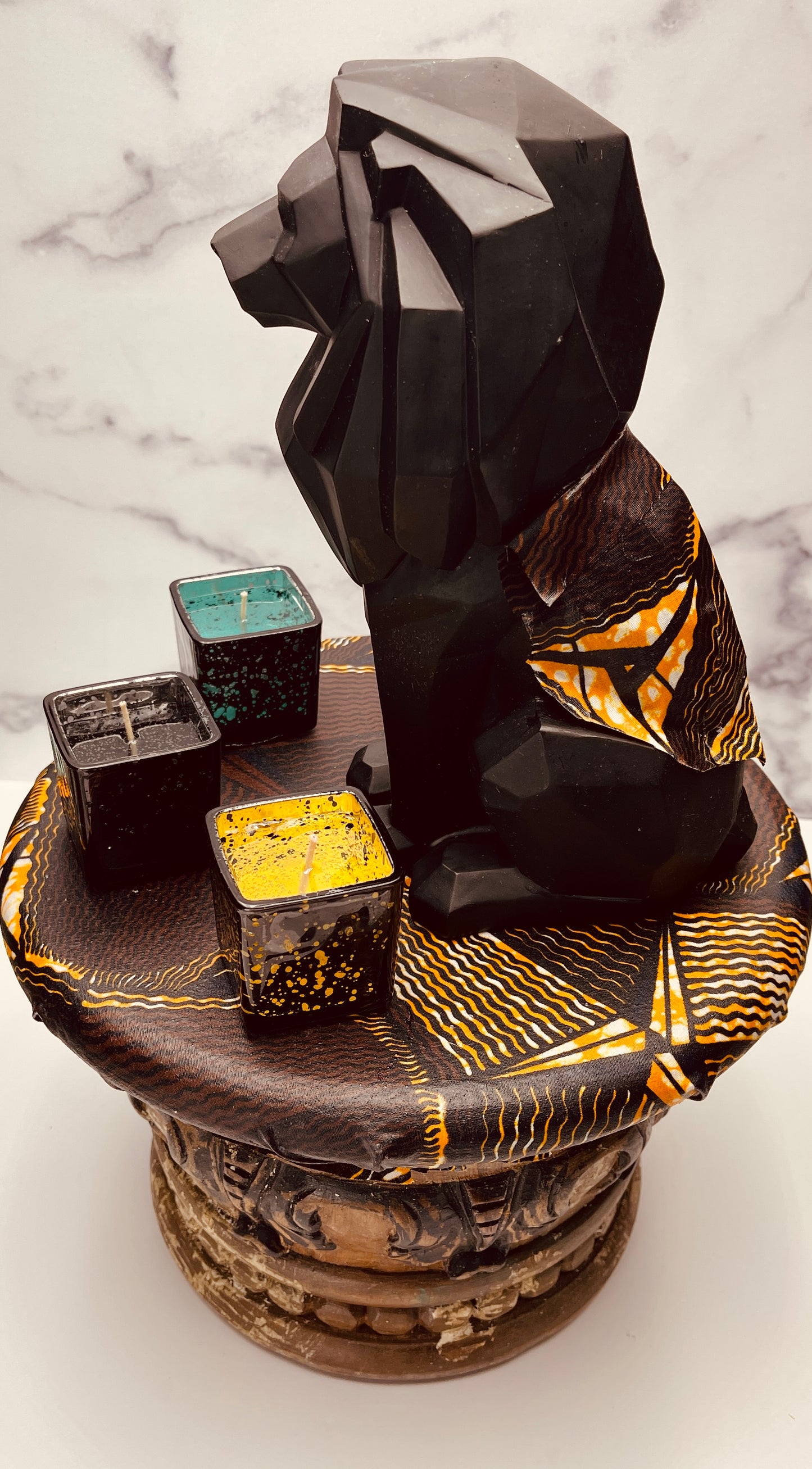 Regal Roar: Lion Throne Candle